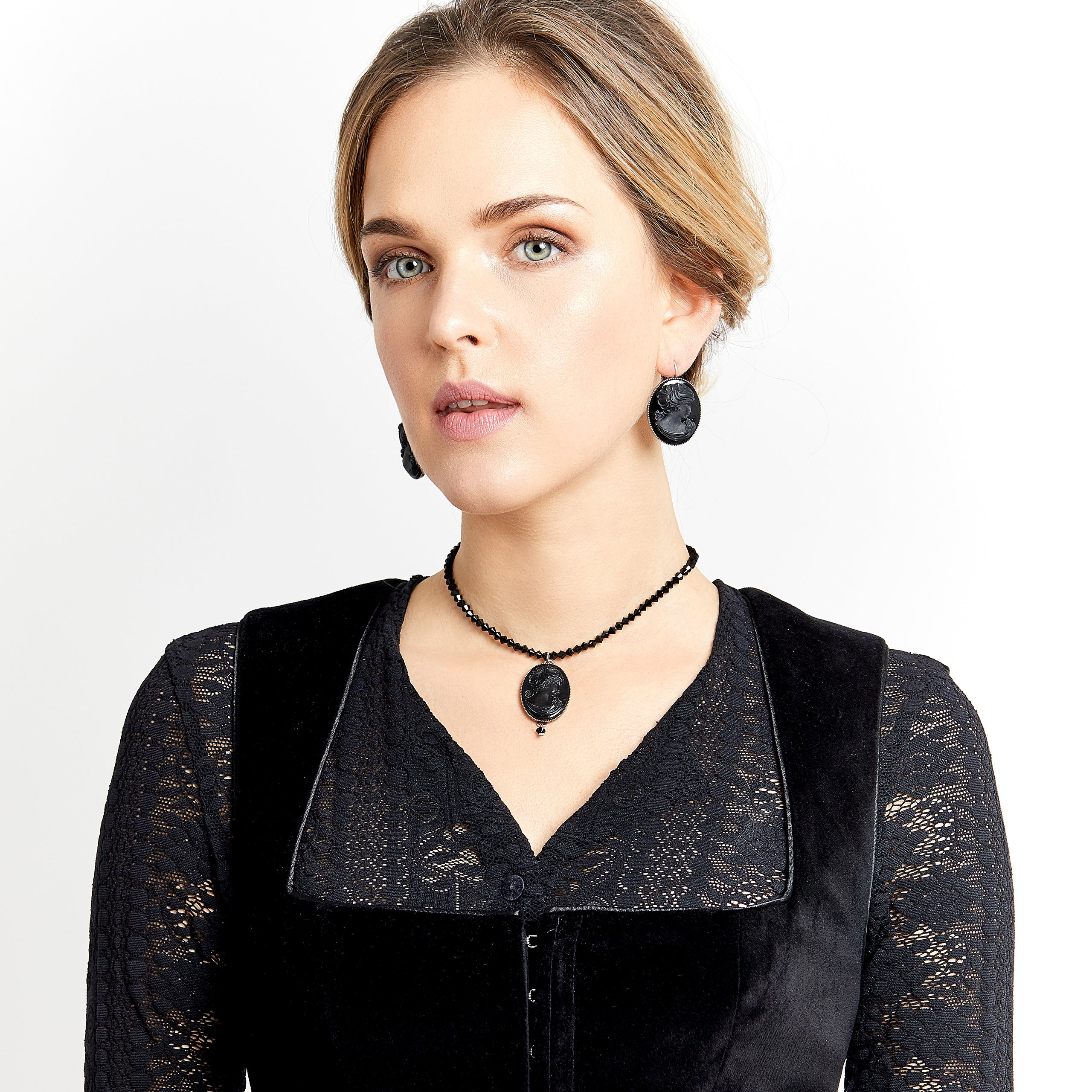 Seenberg, Trachtenschmuck, Trachtenkette, Trachtenkropfkette, Choker, Ohrringe, Perlen, Samt, Österreich