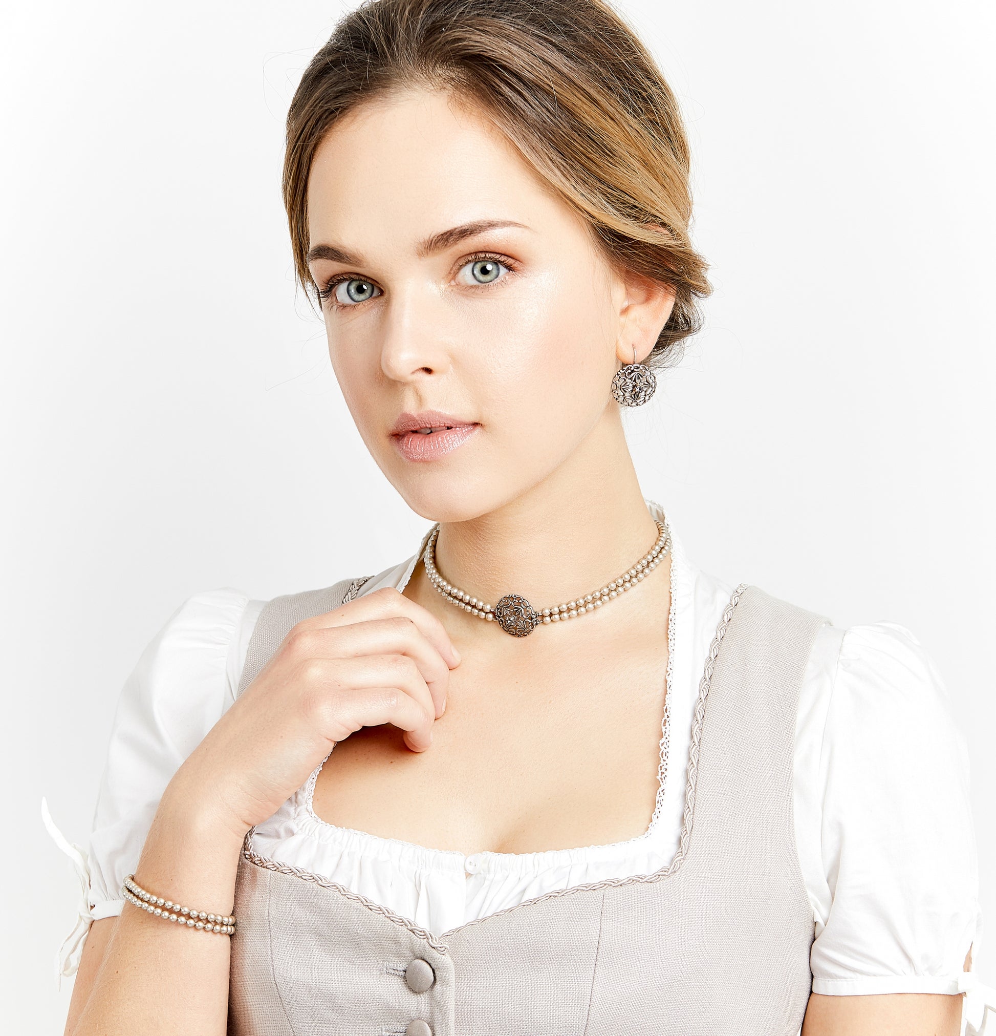 Seenberg, Trachtenschmuck, Trachtenkette, Trachtenkropfkette, Choker, Ohrringe, Armband, nude, grau, Kristall, altsilber, Österreich