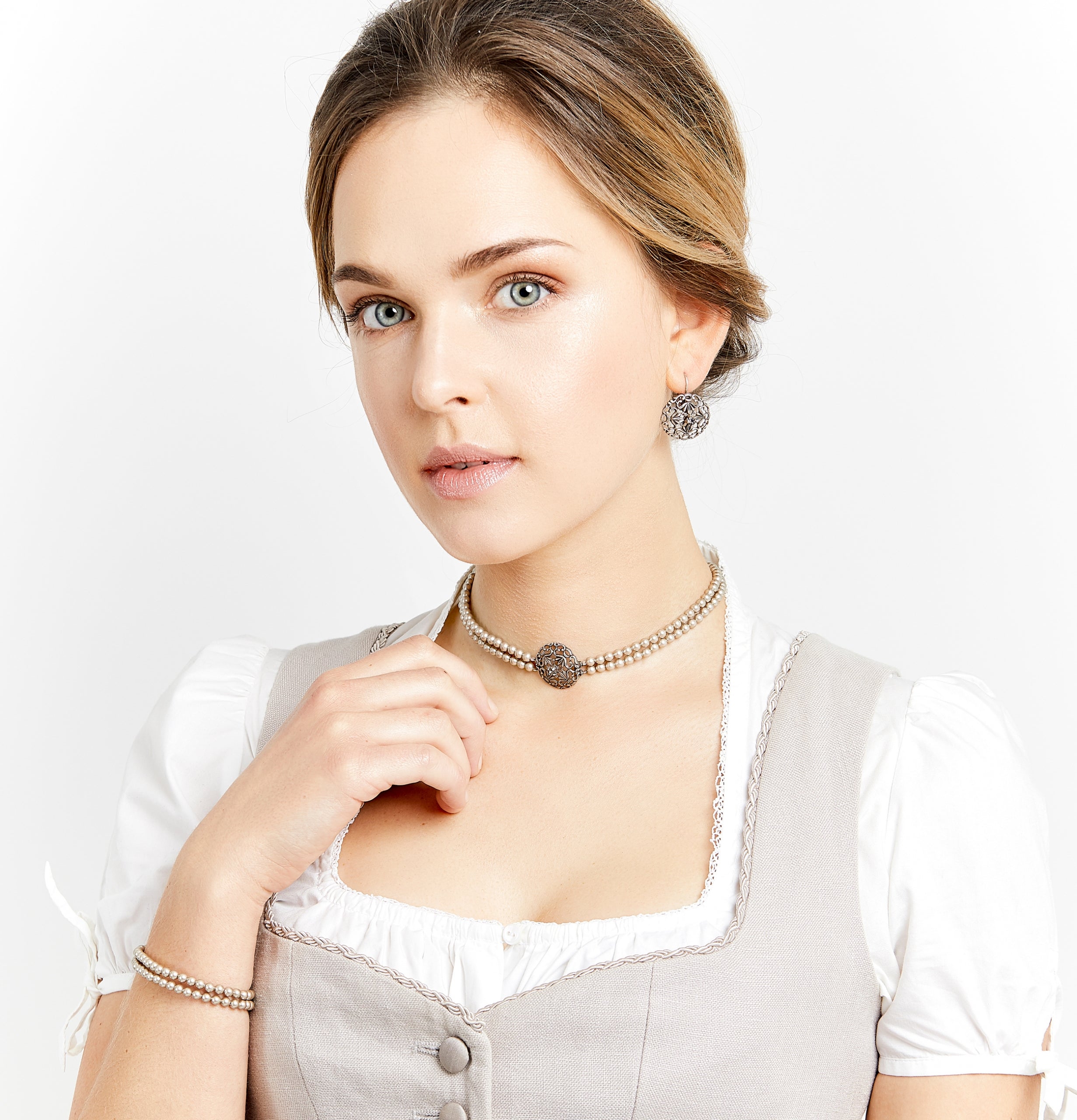 Seenberg, Trachtenschmuck, Trachtenkette, Trachtenkropfkette, Choker, Ohrringe, Armband, nude, grau, Kristall, altsilber, Österreich